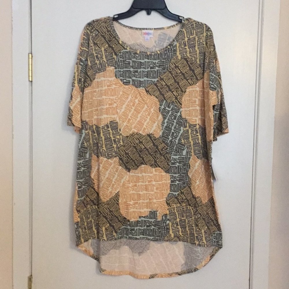 L LuLaRoe Irma Top‎ B05 1787